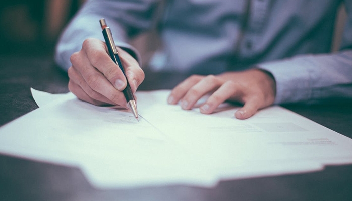 Obligation d’information précontractuelle et cession de parts : attention à l’huile de friture !
